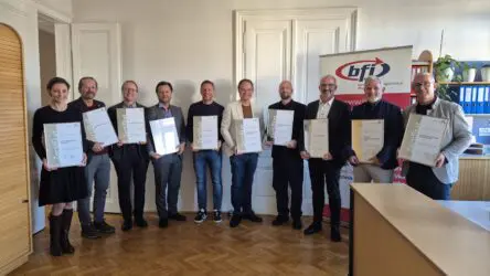 Zertifikat Headerbild mit v.l.n.r.:  Dipl.-Päd. Claudia Depaoli, MA (BFI Vorarlberg); Mag. Franz-Josef Lackinger (BFI Wien); Mag. Franz Fuchs-Weikl (BFI Salzburg); Jürgen Grandits (BFI Burgenland); Ing. Mag. Harald Senkl (BFI Steiermark); Univ.-Prof. Dipl.-Ing. Dr. Stefan Oppl, MBA (BFI Oberösterreich); Mag. Gerald Strobel, MA (BFI Österreich); Othmar Tamerl, MBA (BFI Tirol); Ing. Gottfried Pototschnig, MBA (BFI Kärnten); Norbert Staudinger (BFI Niederösterreich) © BFI
