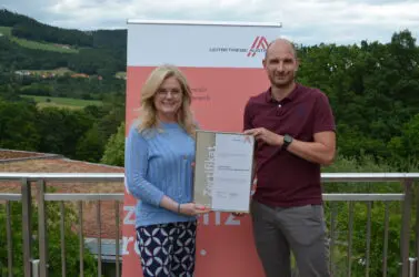 Zertifikat Headerbild mit Monica Rintersbacher (Leitbetriebe Austria), Daniel Freiberger (Evolit) © Leitbetriebe Austria