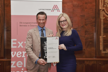 Zertifikat Headerbild mit Georg Wallentin (Managing Director LGT Bank), Monica Rintersbacher (Geschäftsführerin Leitbetriebe Austria)