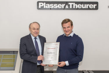 Zertifikat Headerbild mit Plasser & Theurer CTO Winfried Büdenbender und CEO Johannes Max-Theurer
