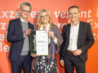 Zertifikat Headerbild mit Martin Ulke (Interzero), Monica Rintersbacher (Leitbetriebe Austria), Wolfgang Rabl (Interzero)