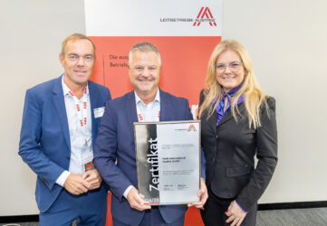 Zertifikat Headerbild mit Mag. Dietmar Wohltan (Funk), Mario Heinisch (Funk), Monica Rintersbacher (Leitbetriebe Austria)