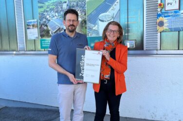 Zertifikat Headerbild mit Raimund Grießer (Wallig), Silvia Kelemen (Leitbetriebe Austria)