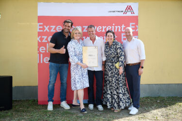 Zertifikat Headerbild mit Florian Halder (Stargate Group), Monica Rintersbacher (Leitbetriebe Austria), Andreas Kutschera (Stargate Group), Claudia Auer (Stargate Group), Albin Lenzer (Stargate Group) © Sabine Klimpt